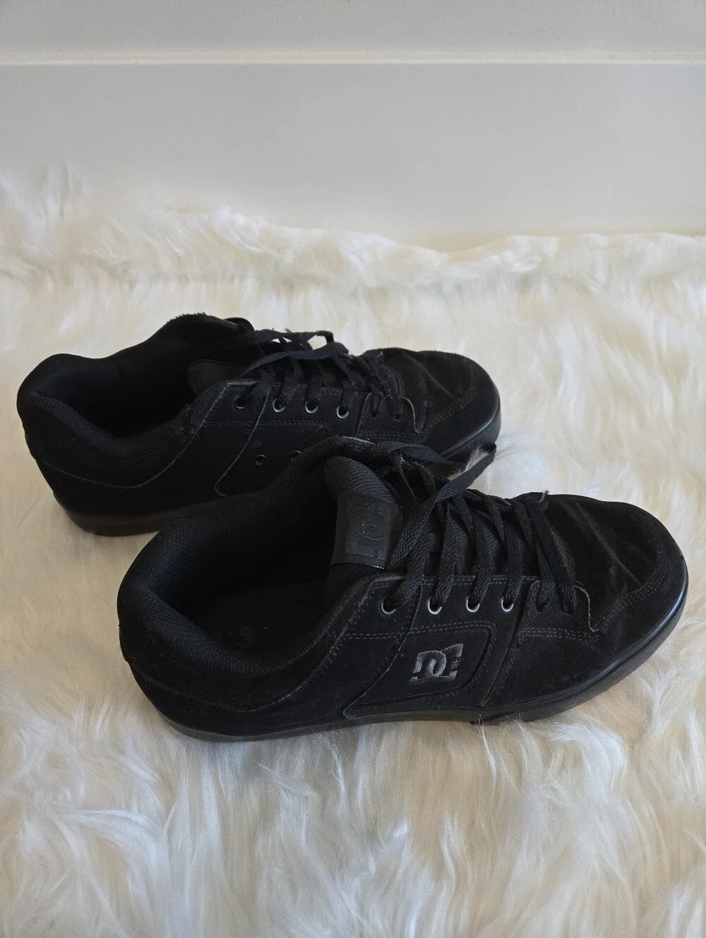 DC Pure Black Suede Skate Shoes Men's Size 12 Low Top Skateboarding Sneakers